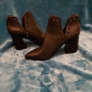 Steve Madden | chunky heel| studded| black| Size 8 medium|womens
